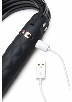 Vibra-Lasher - Vibrerende Siliconen Dildo Flogger